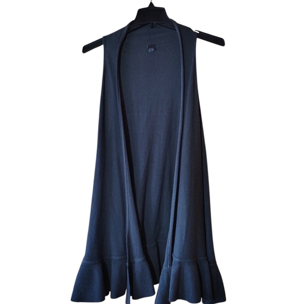 Elegant Black Sleeveless Cardigan